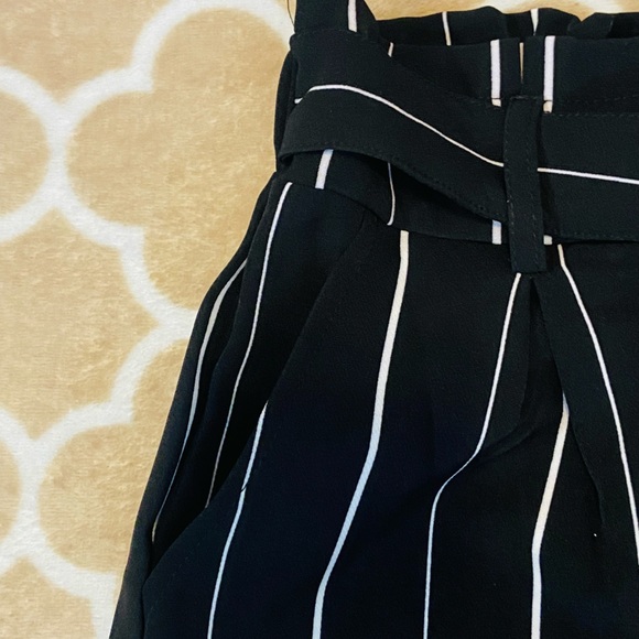 Cute Black with white pin stripe Skirt - Picture 5 of 6